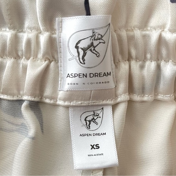 ASPEN DREAM - NWOT Silky Shark Shorts - Size XS - Picture 5 of 6